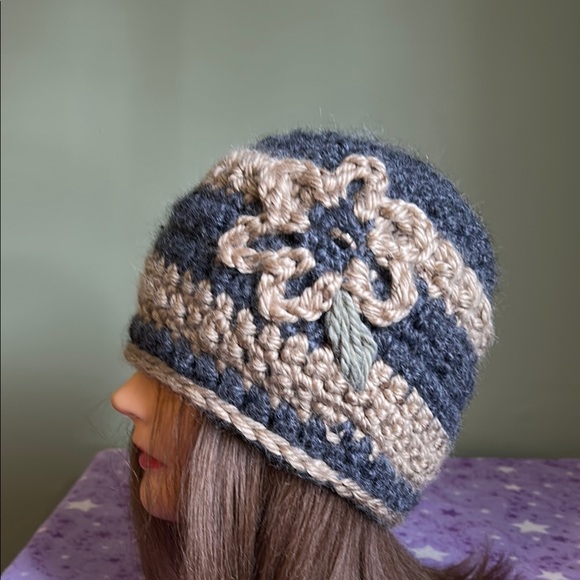 Crochet flower beanie medium soft acrylic and satin yarn new warm pretty - Picture 1 of 7